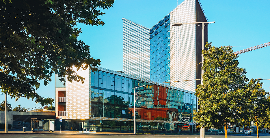 eu-street-view-modern-steel-glass-skyscraper-building-architecture-reflecting-blue-sky 3